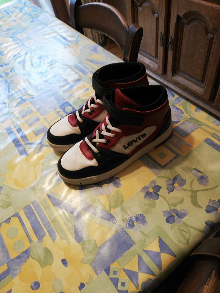 Baskets garçon Levi's. Pointure 38., Enlèvement ou Envoi, Comme neuf, Garçon
