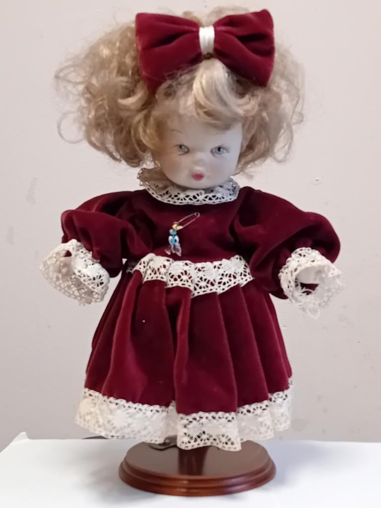 Poupée en porcelaine de Capodimonte, Enlèvement ou Envoi