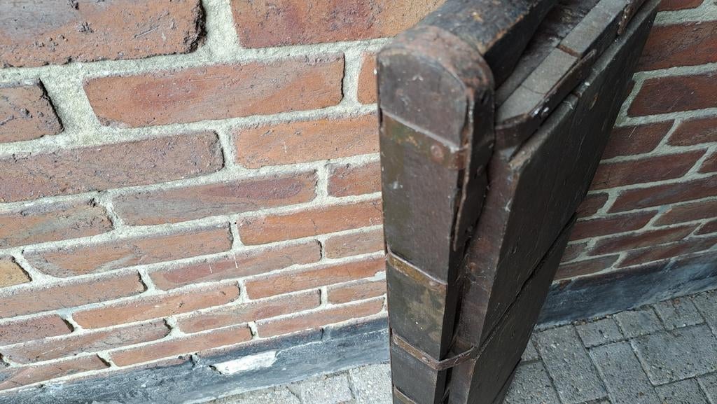 Brikken giet vorm., Ophalen