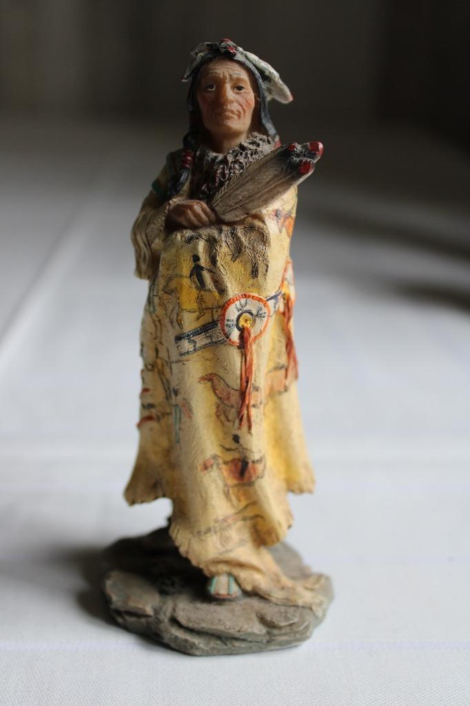 *Indiaan met veer 6 x 5 cm hoogte 12 cm, Ophalen of Verzenden, Zo goed als nieuw, Mens