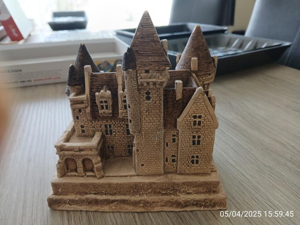 Château miniature de 13 cm sur 7 cm. 13 cm de haut., Maison & Meubles, Enlèvement ou Envoi, Comme neuf
