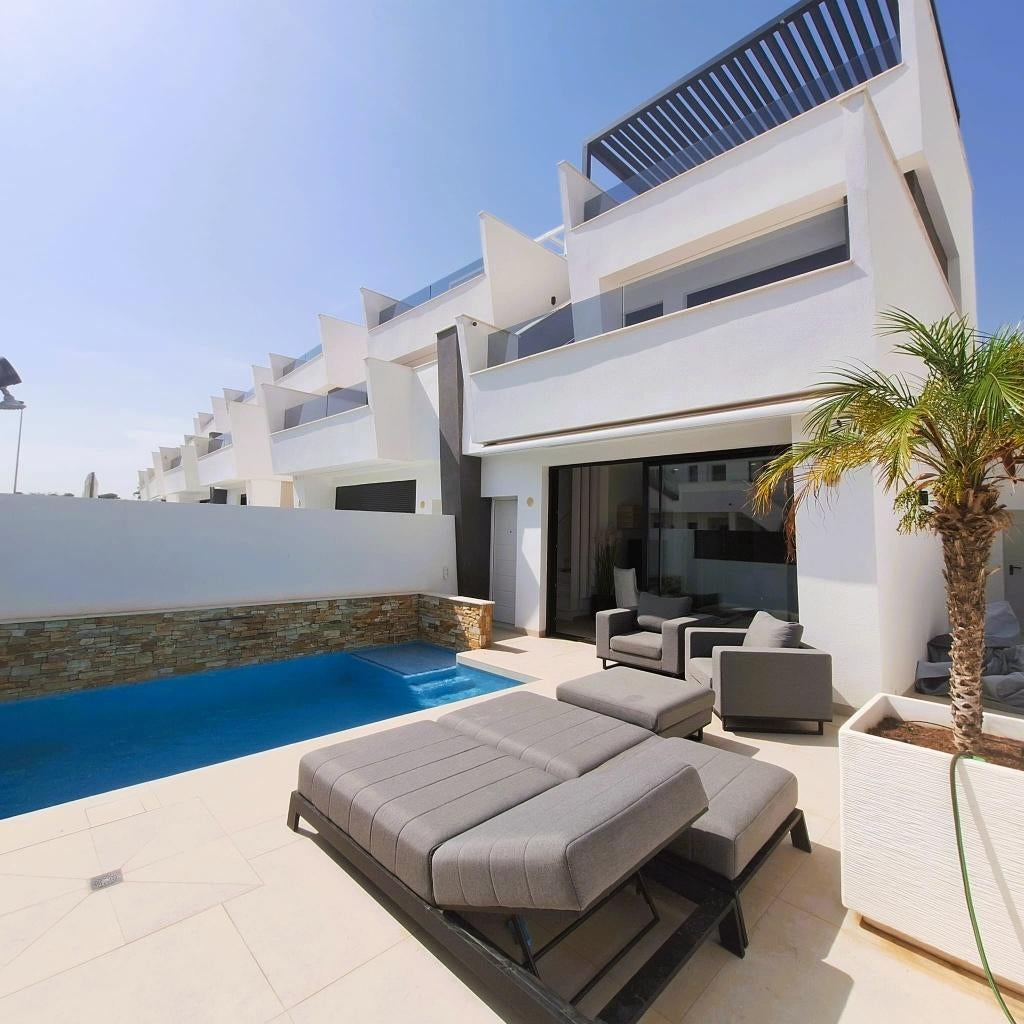 VILLA MET 3 TERRASSEN OP 1km VAN HET STRAND, Village, Maison d'habitation, 150 m², Santiago de la Ribera,  Murcia