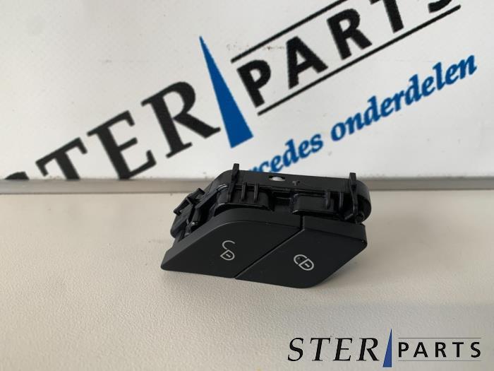 Commutateur verrouillage central des portes d'un Mercedes C-, Enlèvement ou Envoi, 3 mois de garantie, Utilisé, Mercedes-Benz