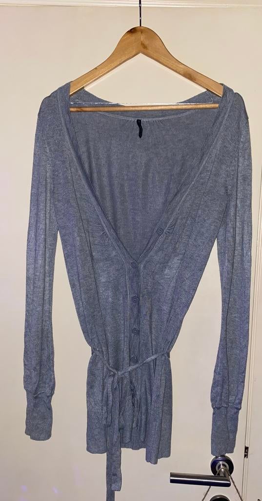 🔥 Naf Naf - grijze lange trui met knopen - maat S, Vêtements | Femmes, Pulls & Gilets, Naf Naf, Enlèvement ou Envoi, Comme neuf