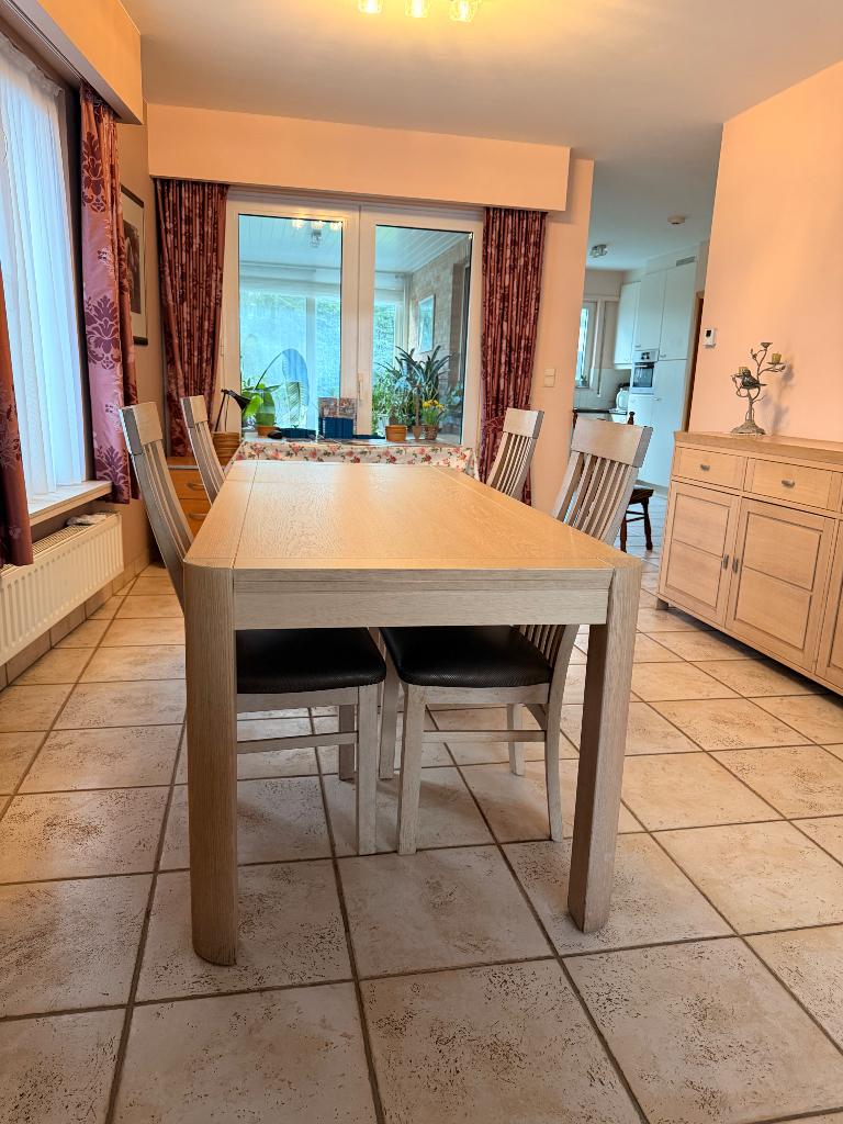 Eetkamerset met tafel, 4 stoelen en buffetkast, Ophalen, Zo goed als nieuw, Lichte eik, 4 tot 6 stoelen