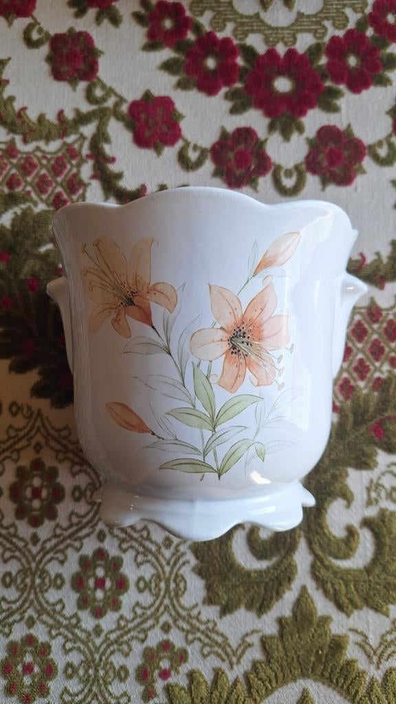 Bloempot uit porcelain met bloemen motief hoogte 14 cm., Tuin en Terras, Overige materialen, Rond, Binnen, Ophalen of Verzenden