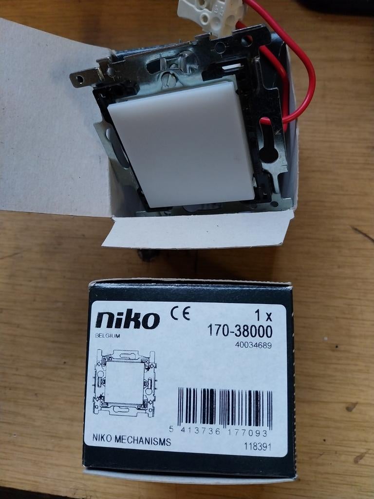 Inbouw orientatie,  tredeverlichting. 2 stuks Led. Niko., Enlèvement, LED