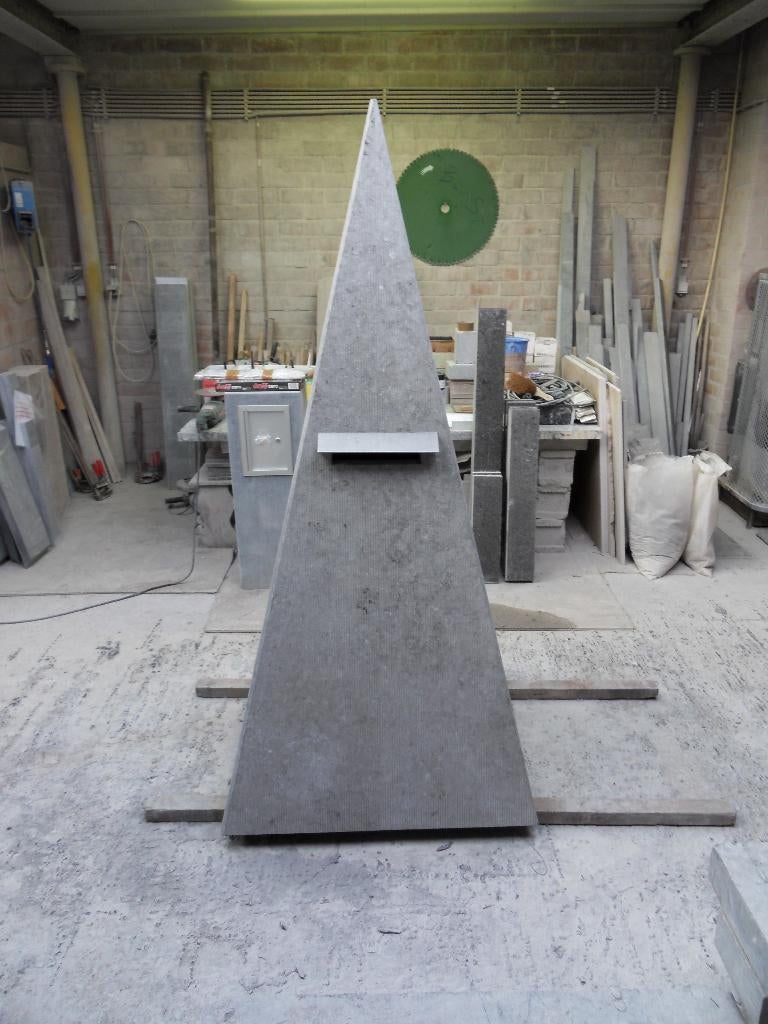 Piramide brievenbus., Tuin en Terras, Ophalen, Zo goed als nieuw, Hardsteen