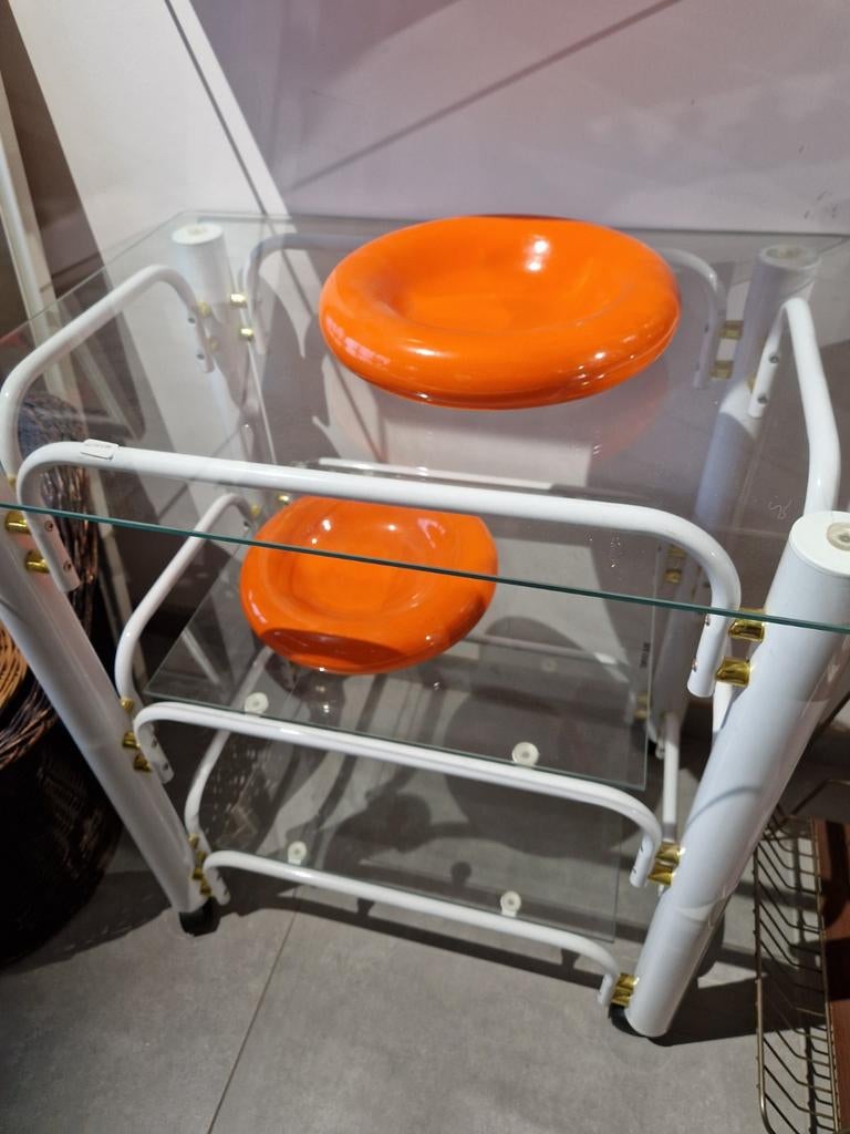 Hollywood Regency bijzettafel trolley , wit en goud kleur, Antiquités & Art, Art | Objets design, Enlèvement ou Envoi