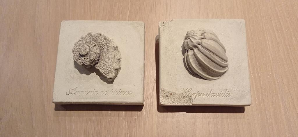 curiosa : bronzen beeld, stenen vaas, gipsen kadertjes, Ophalen
