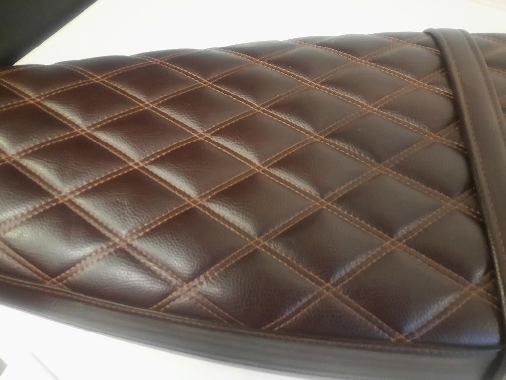 Triump retrozadel, Motoren, 2 cilinders, Nieuw, 900 cc, Particulier