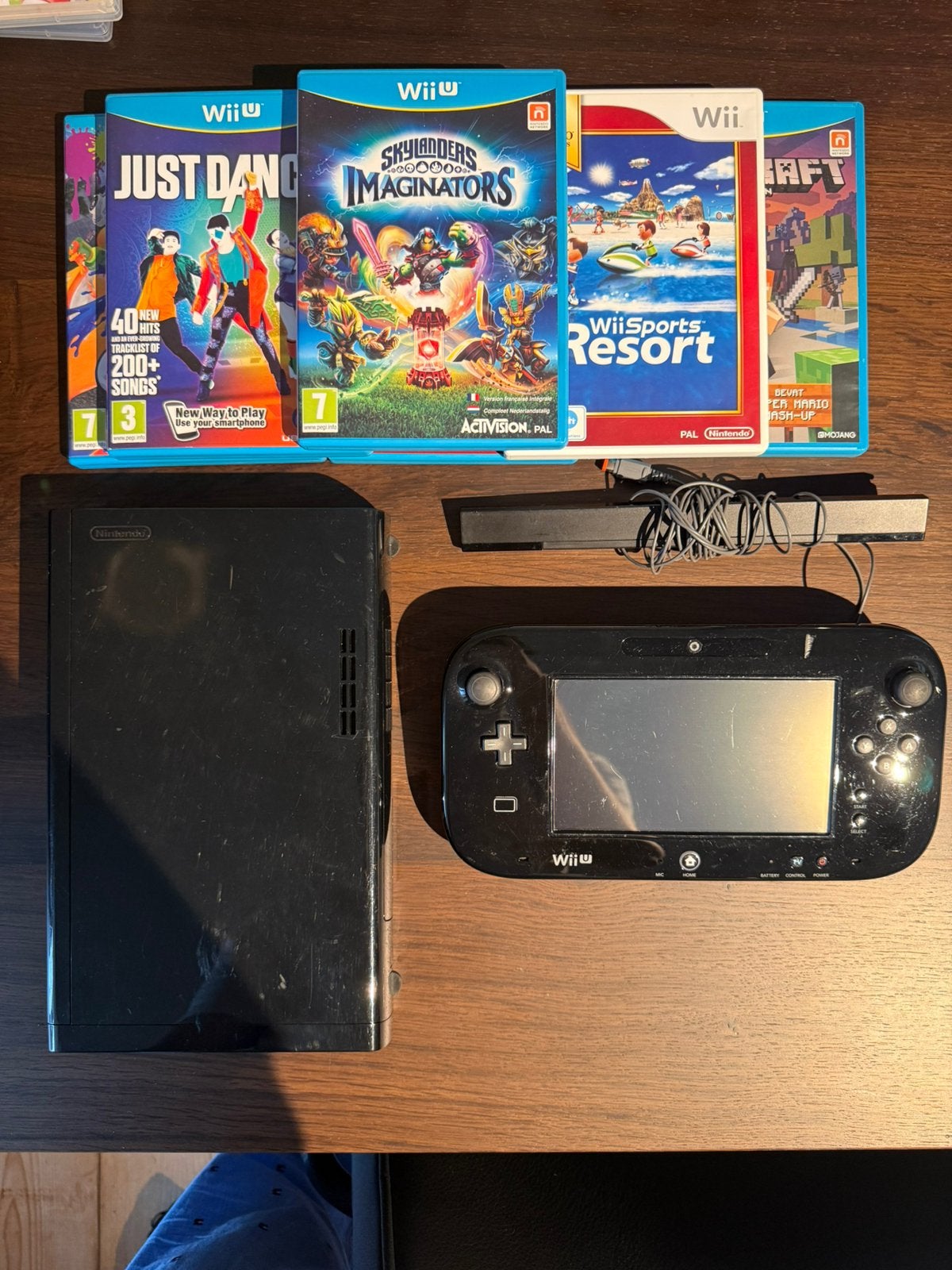 Nintendo Wii U complete set + GamePad + 4 games + kabels, Games en Spelcomputers, Spelcomputers | Nintendo Wii U, Gebruikt, Met 1 controller
