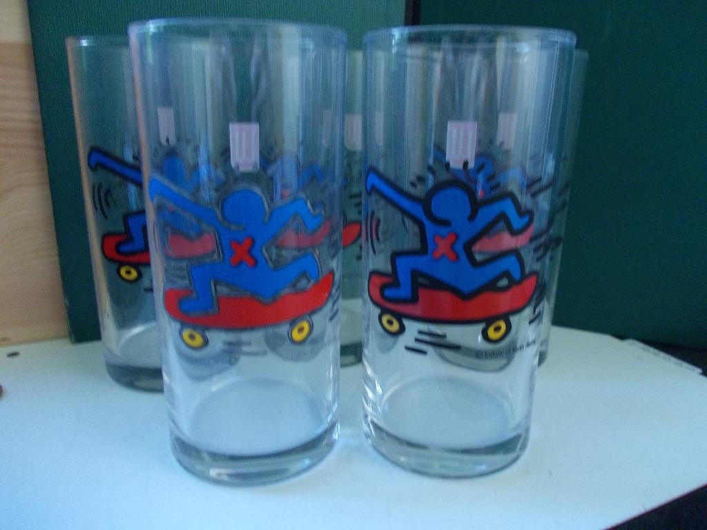Keith Haring glazen, Verzamelen, Glas en Drinkglazen, Ophalen of Verzenden, Gebruikt, Frisdrankglas
