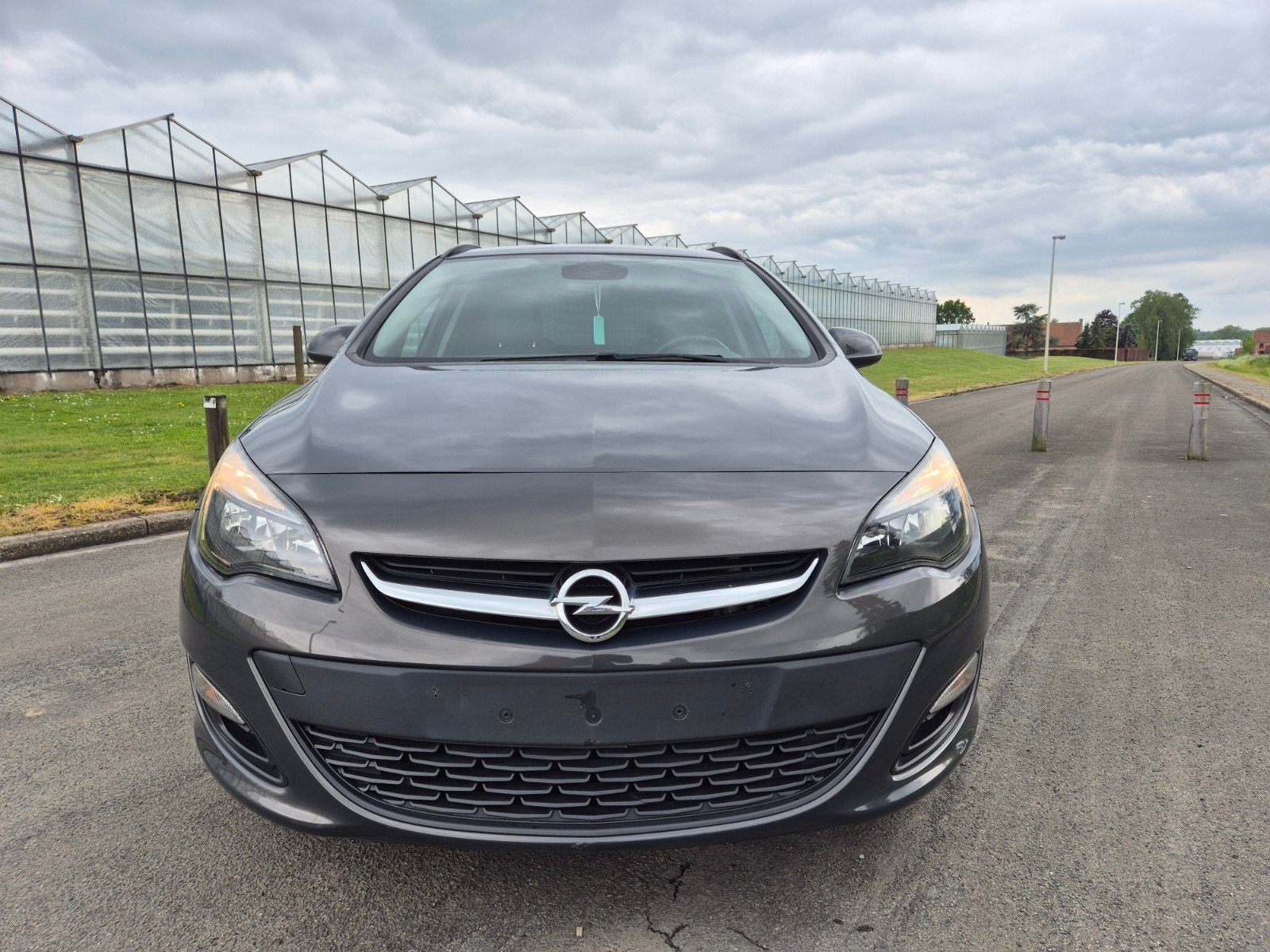 Opel astra cosmo 1.4 benzine Turbo bj 2014 136dkm Airco Navi, Voorwielaandrijving, Euro 5, Zwart, 4 cilinders