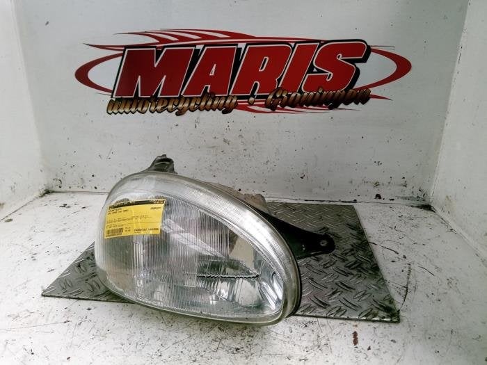 Phare droit d'un Opel Corsa, -, -, Opel, 3 mois de garantie