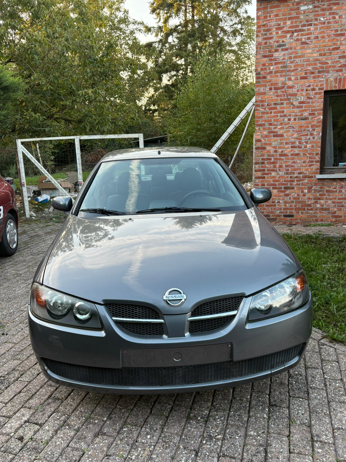 Nissan Almera 1.5 essence - Euro 4 - Attelage de remorque, Autos, Almera, Argent ou Gris, Achat, Attache-remorque