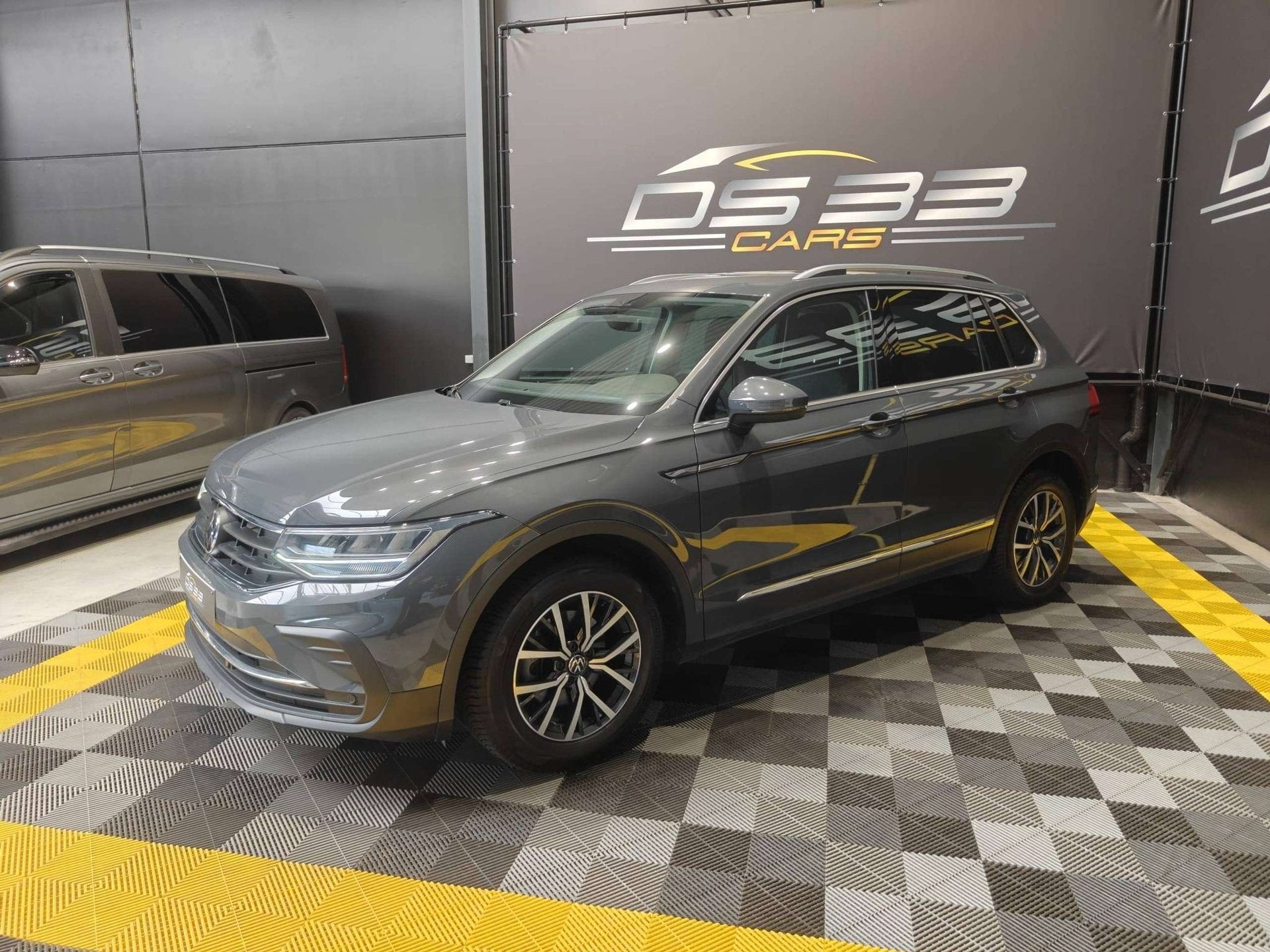 Volkswagen Tiguan 1.5 TSI Life DSG/LED/AdCruise/Zetel+Stuurv, Autos, Argent ou Gris, Achat, Entreprise, Noir