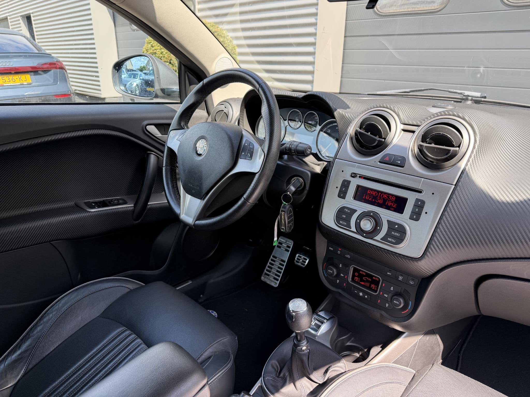 Alfa Romeo MiTo 1.3 JTDm ECO Distinctive, Autos, Cuir, Entreprise, Electronic Stability Program (ESP), Diesel