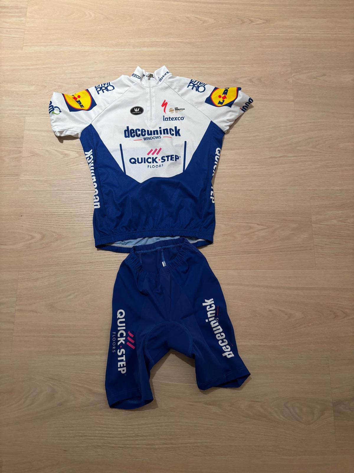 Wielershirt en broek quick step 10 jaar, Ophalen