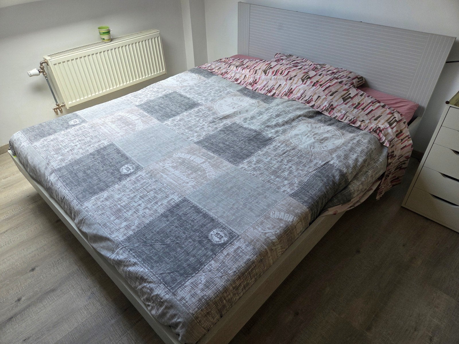 Lit, matelas en mousse à mémoire de forme IKEA et sommier, Enlèvement, Mousse, IKEA