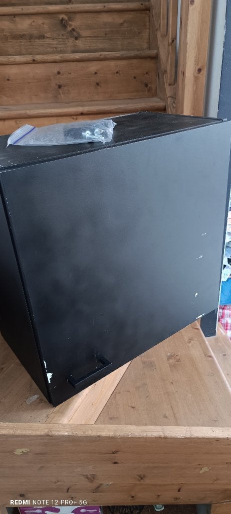 Armoire à suspendre, à été mise en peinture noir en spray.😆, Maison & Meubles, 25 à 50 cm, Comme neuf, Enlèvement, Autres essences de bois