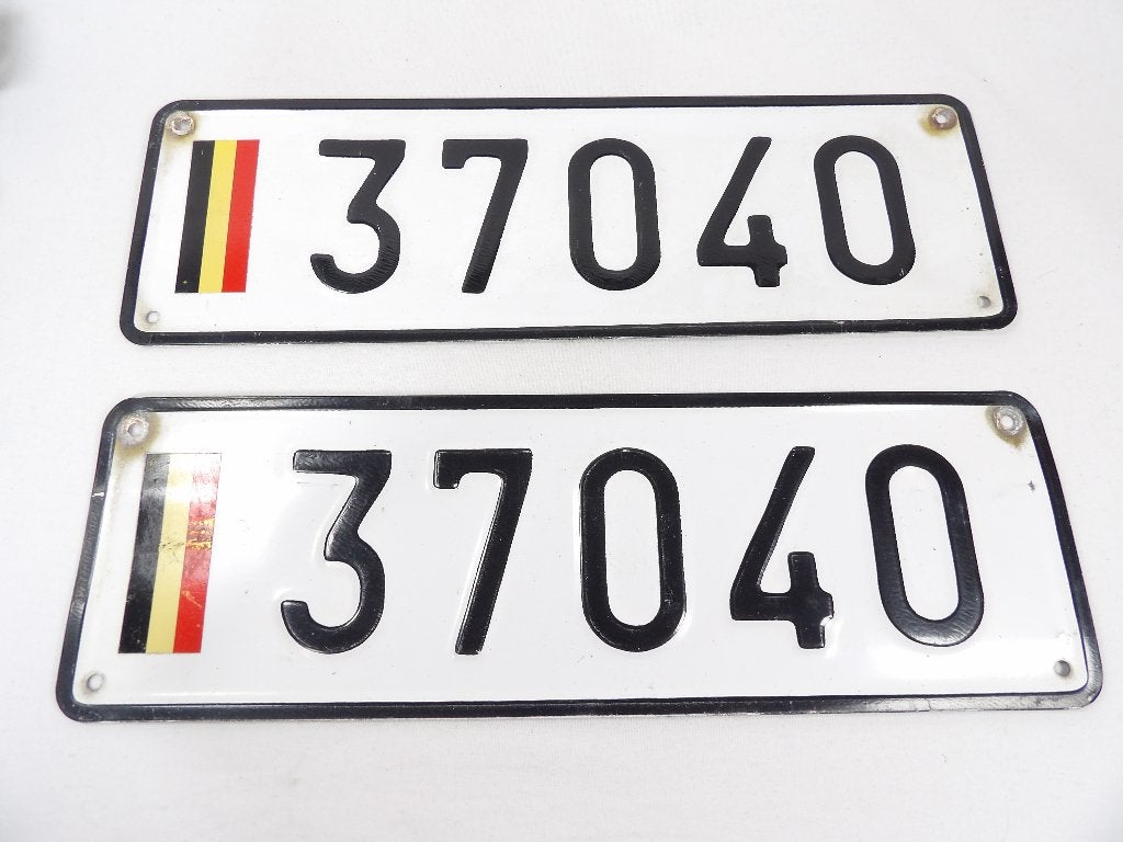 ABL - 2 gelijke militaire nummerplaten, Ophalen