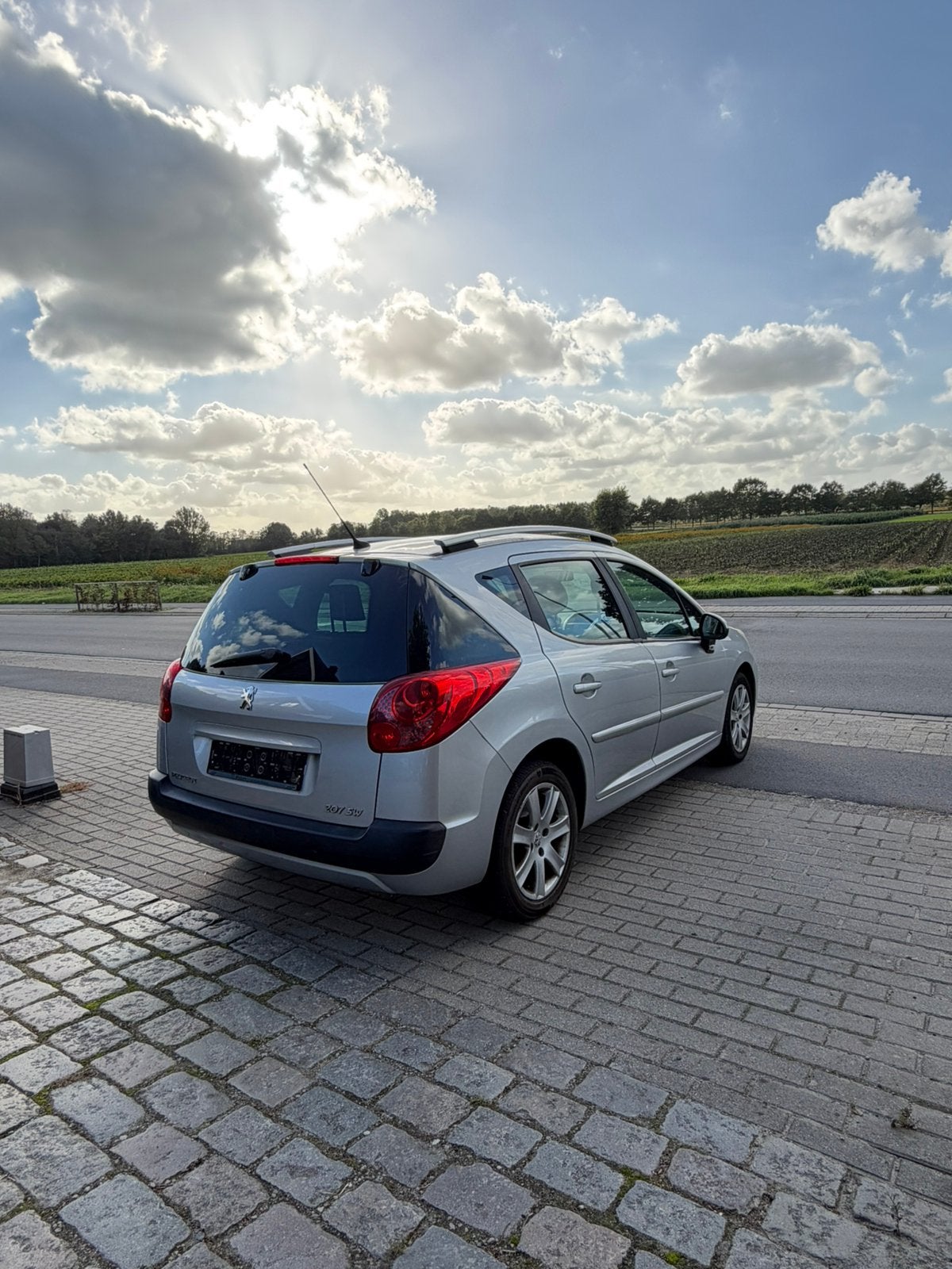 Ruime Peugeot 207 SW 1.6 benzine, Auto's, Bedrijf, https://public.car-pass.be/vhr/49b5dc81-2da0-4486-8209-f382bf360867, Te koop
