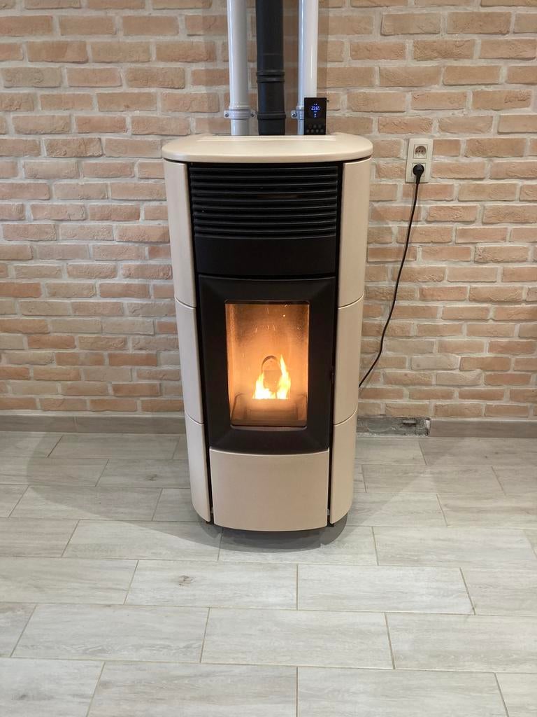 Poêle à pellets MCZ Club 14kw Comfort air Up M2 Sable, Enlèvement, Comme neuf, Bois, Poêle à granulés