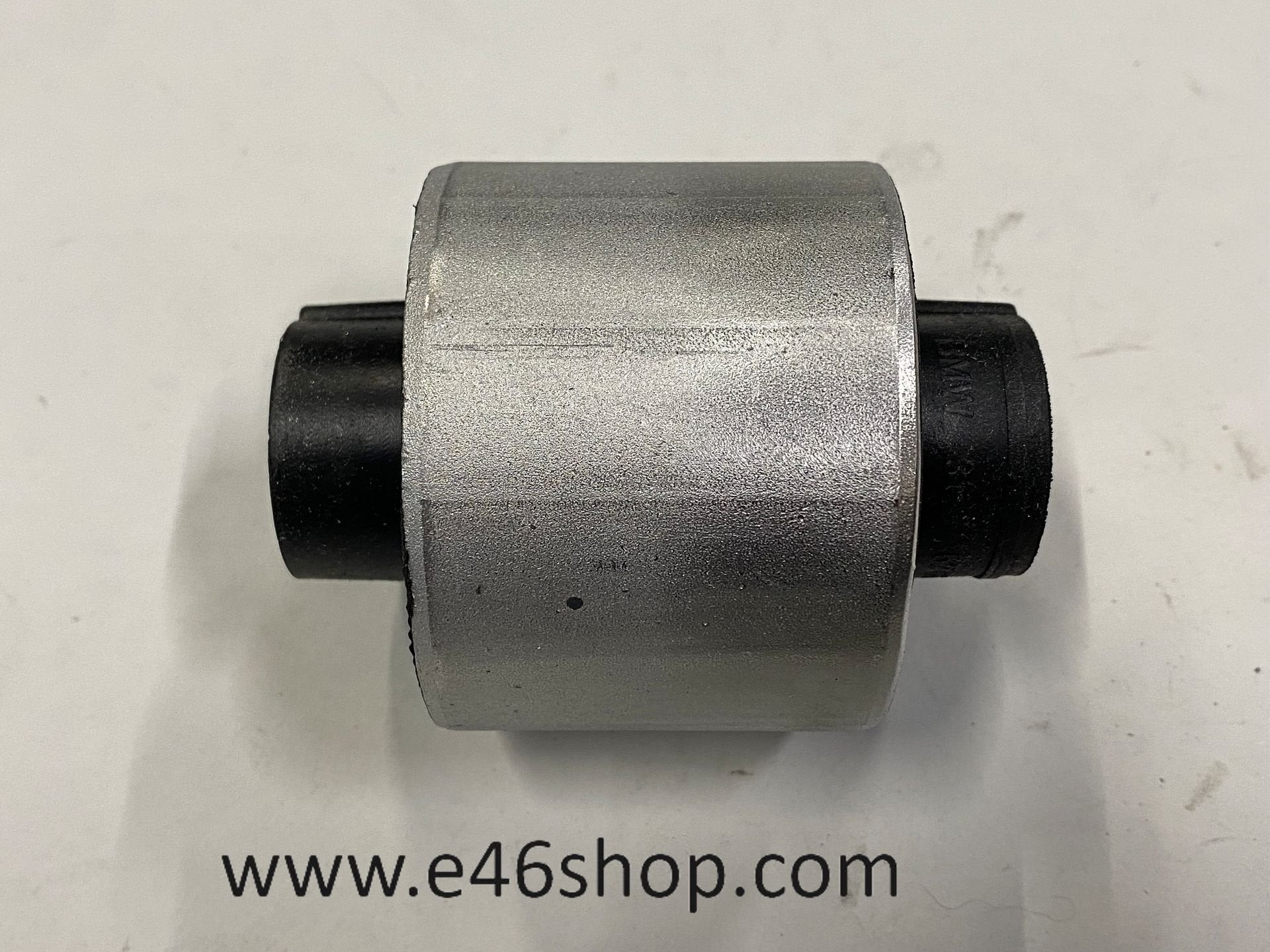 BMW X3 X4 DRAAGARM RUBBER OE 31106786951 NIEUW, Neuf, -, -, Enlèvement ou Envoi