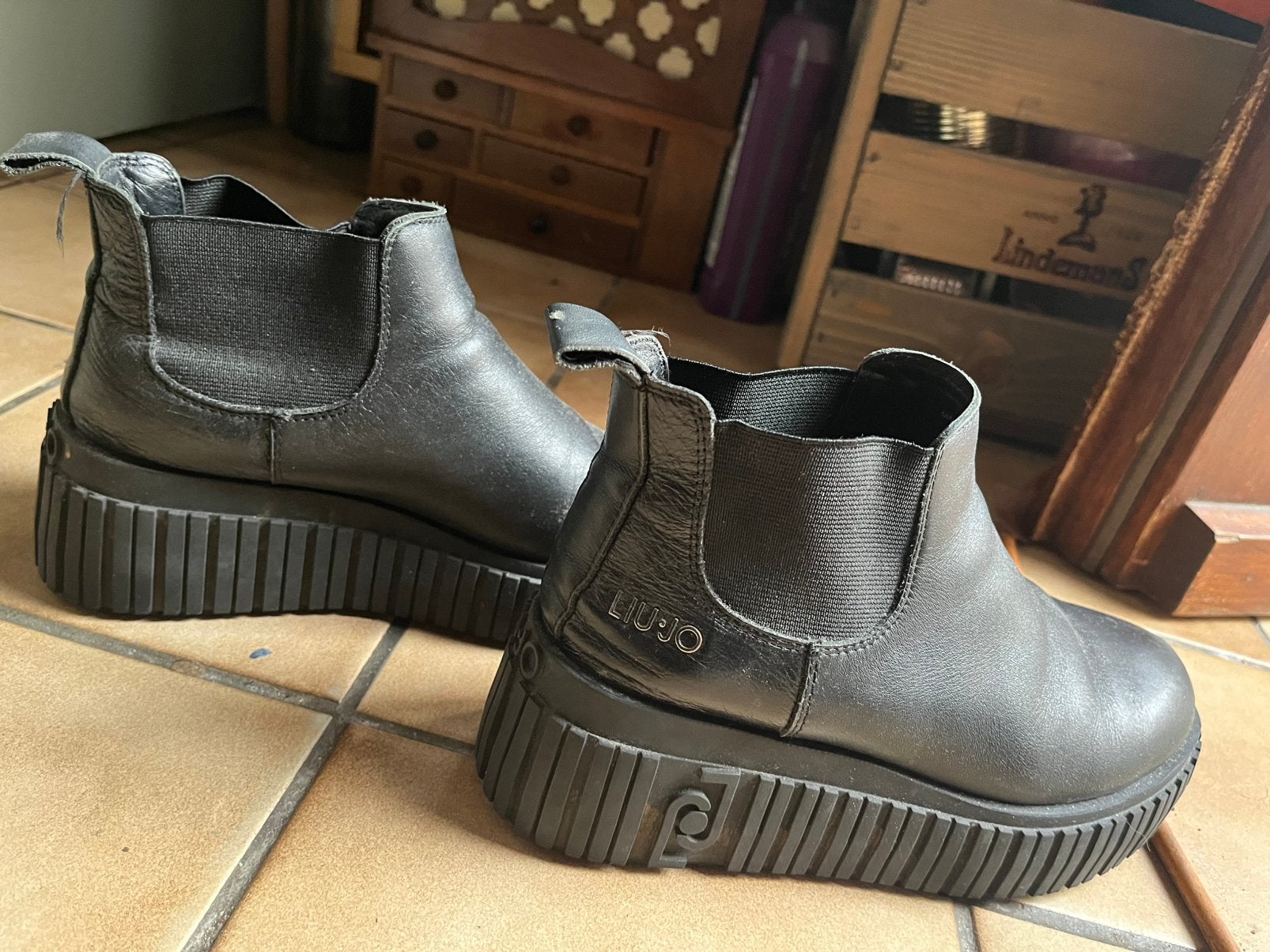 Schoenen van Liu.Jo, Ophalen, Gedragen, Zwart