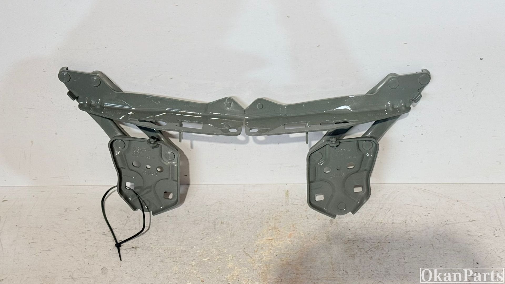 Charni re de compartiment moteur Volvo XC40, gauche et droit, Gunnar Engellaus vag 8
405 31  Gothenburg, SE, Info@volvocars.com