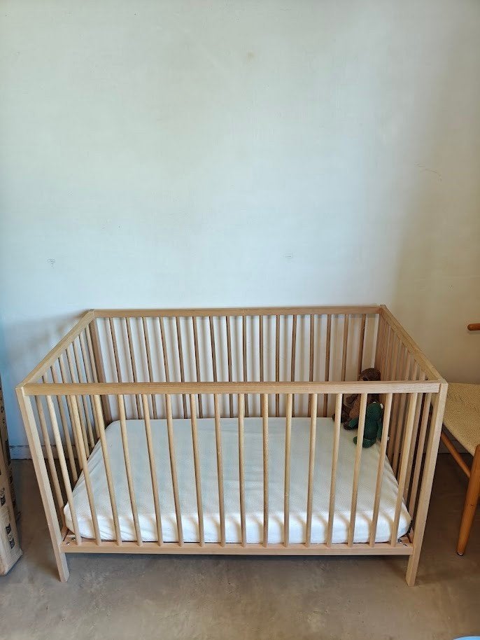 Babybed + aerosleep matras + matrasbeschermer + 2 overtrek, Kinderen en Baby's, Gebruikt, Minder dan 140 cm, Minder dan 70 cm