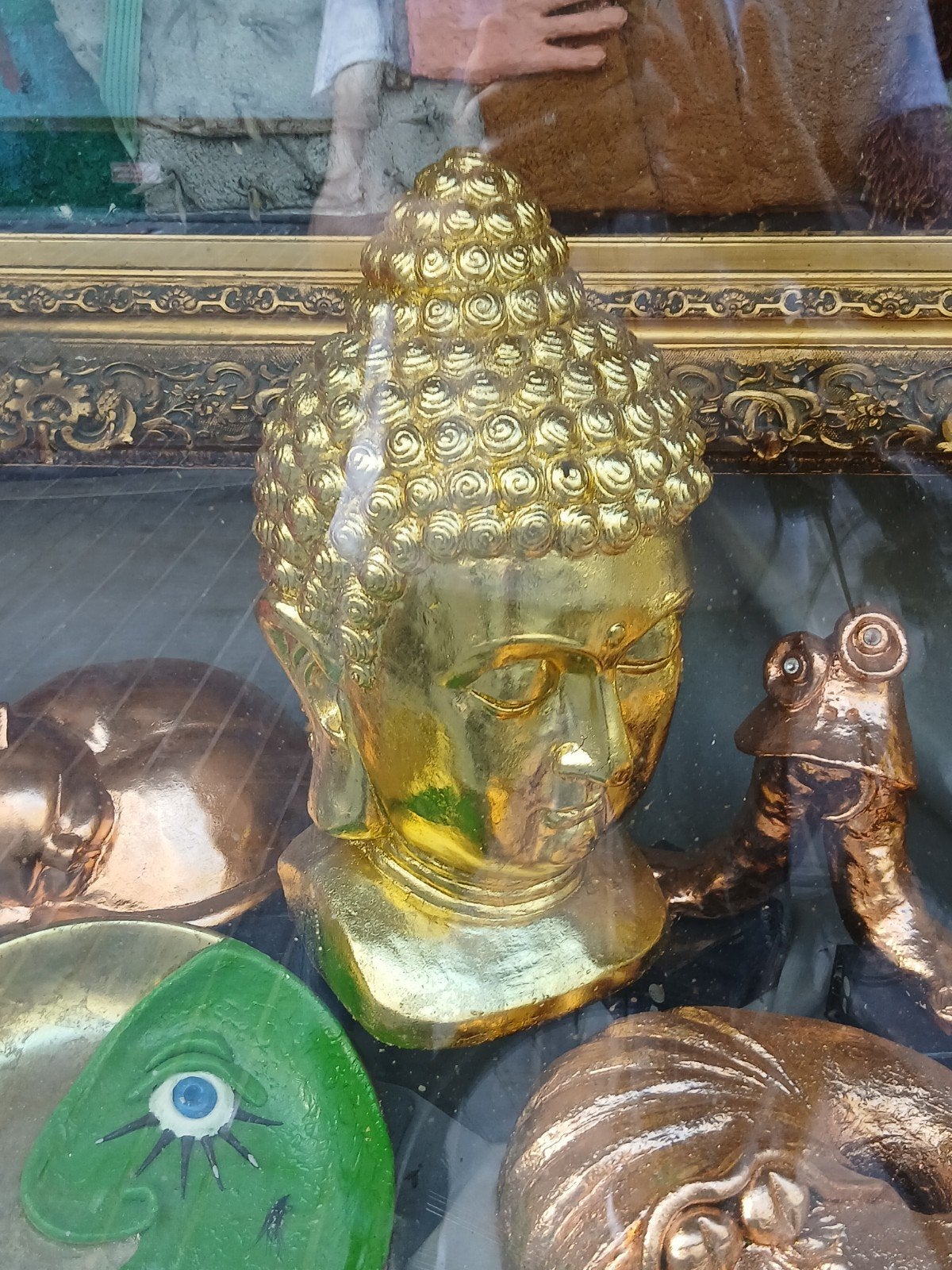 Bouddha, feuille d'or, Enlèvement