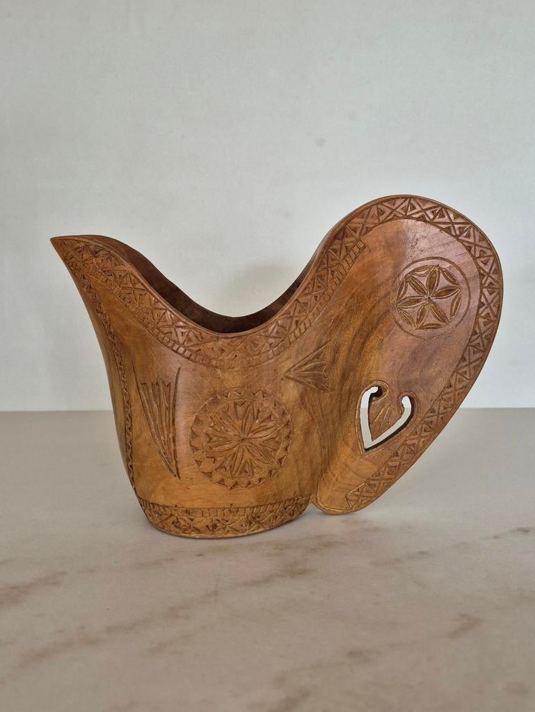 Coupe de mariage yougoslave antique, Enlèvement ou Envoi
