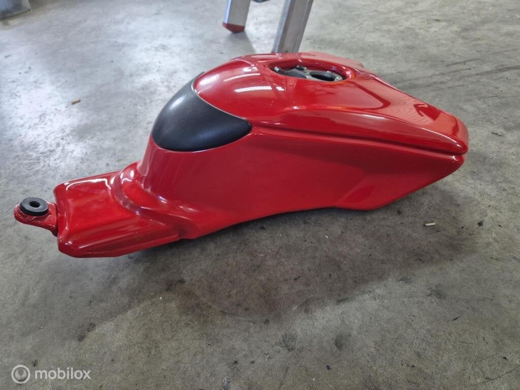Benzinetank tank brandstoftank 749 999, Gebruikt, Factorystore.service@ducati.com, Ophalen of Verzenden, Via Antonio Cavalieri Ducati, 74/5, 74/6, 40132 Bologna BO