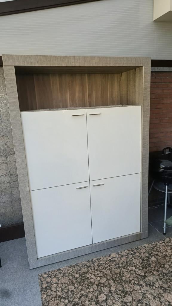 Kast van Morres Meubelen, Enlèvement
