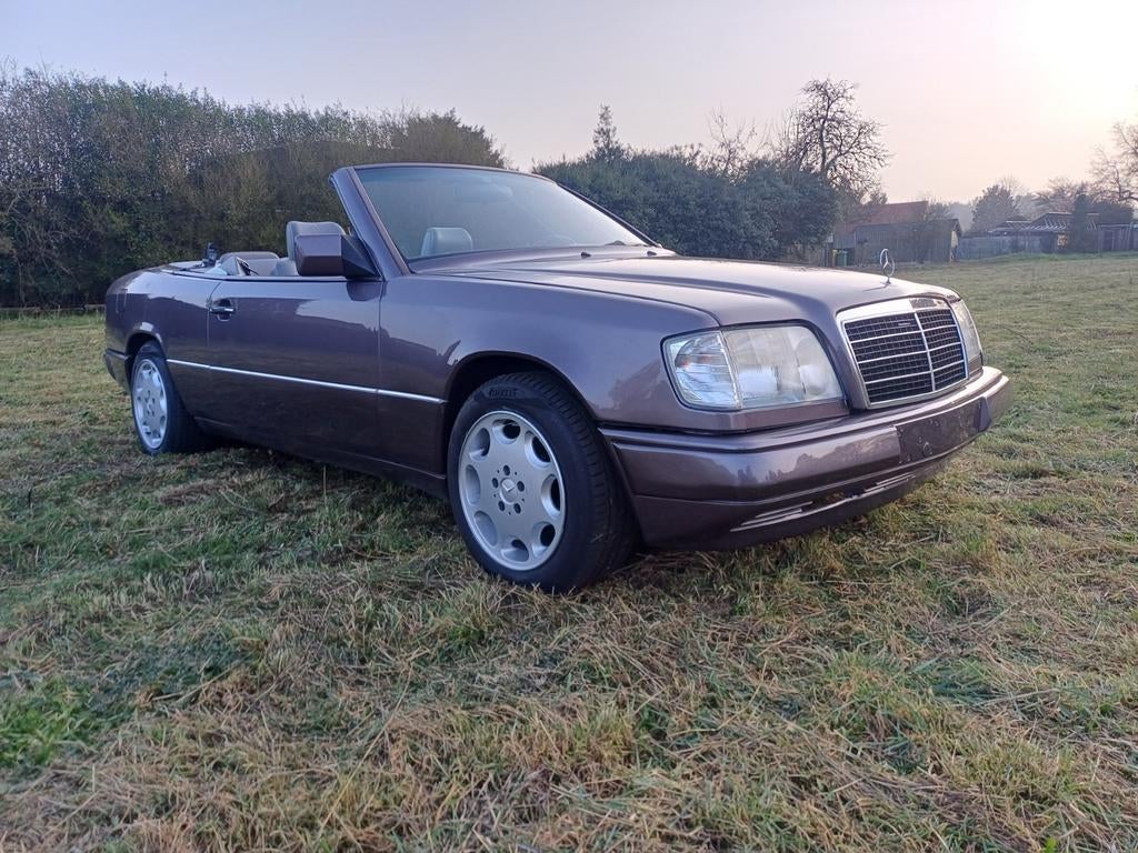 Mercedes e220 cabrio oldtimer topstaat, Auto's, Mercedes-Benz, Bedrijf, Centrale vergrendeling, E-Klasse, Te koop