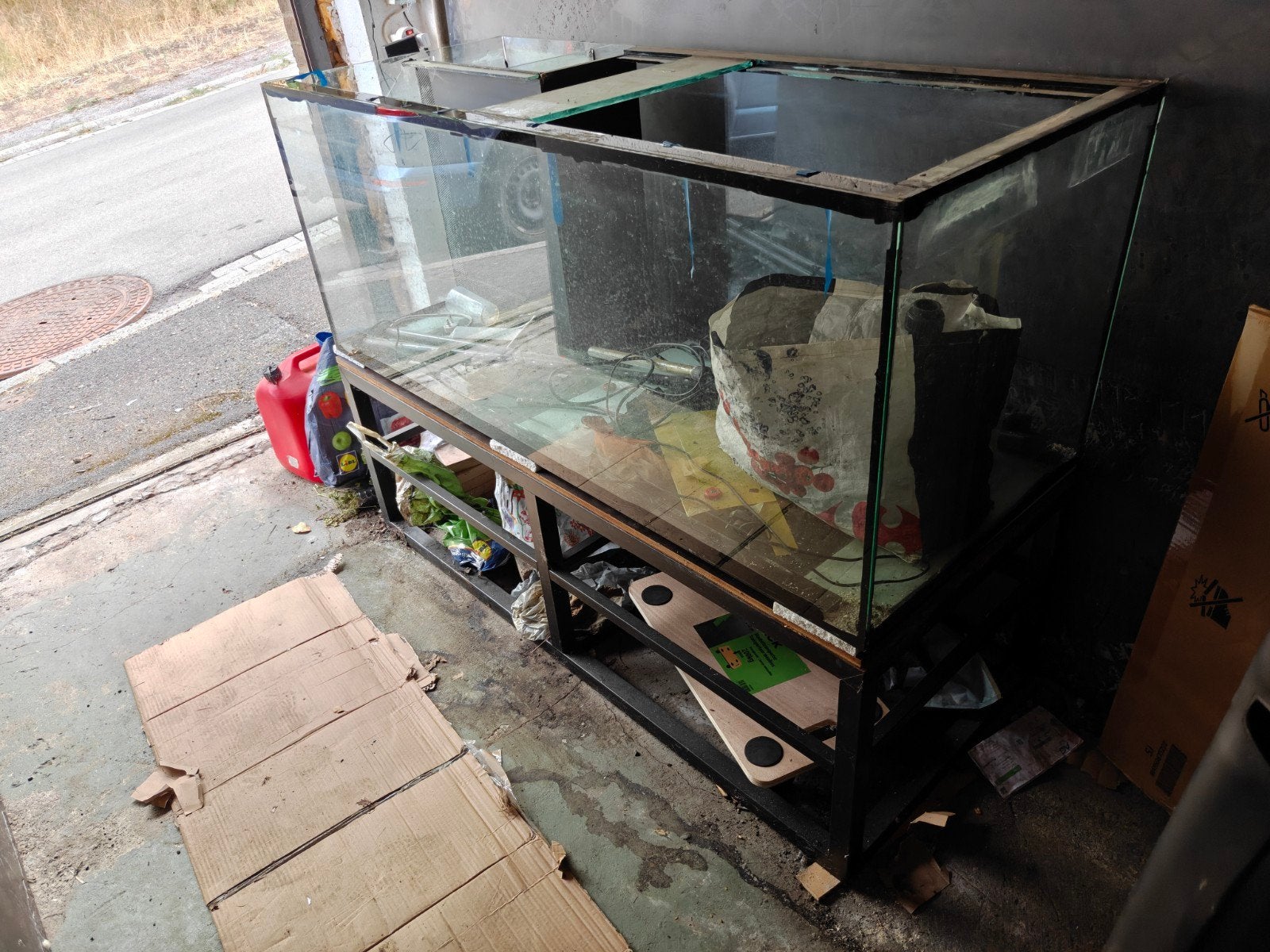 aquarium 500l, Enlèvement
