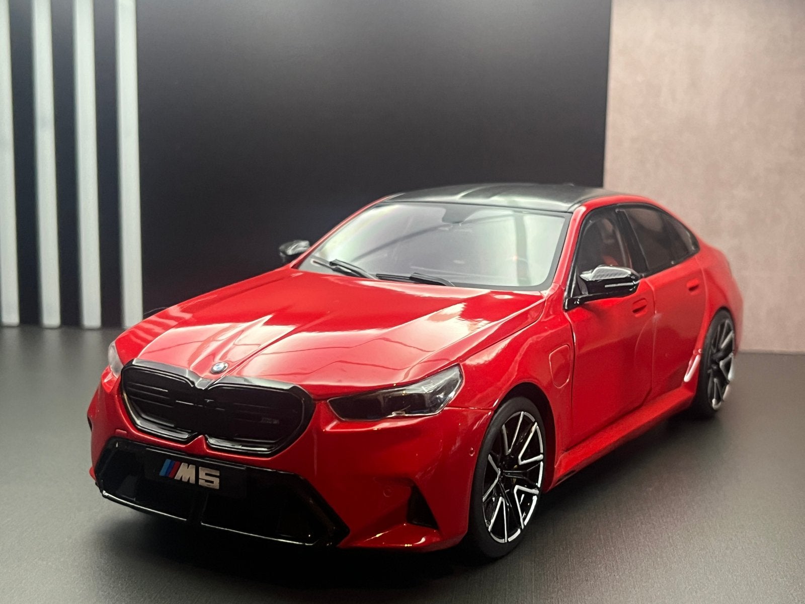 Bmw M5 sedan, Hobby en Vrije tijd, Modelauto's | 1:18, Ophalen, Zo goed als nieuw, Solido