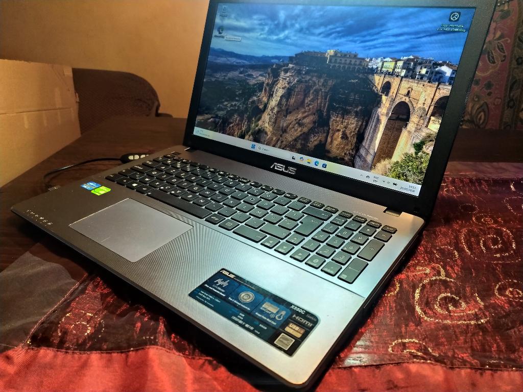 Asus i7 laptop windows 11 en office 2024 pro plus, Computers en Software, Windows Laptops, Gebruikt, 15 inch, SSD, 3 tot 4 Ghz