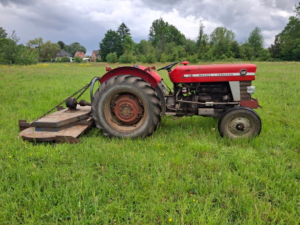 Tractor Massey Ferguson 158 met maaier, ploeg en geultrekker, Zakelijke goederen, Ophalen