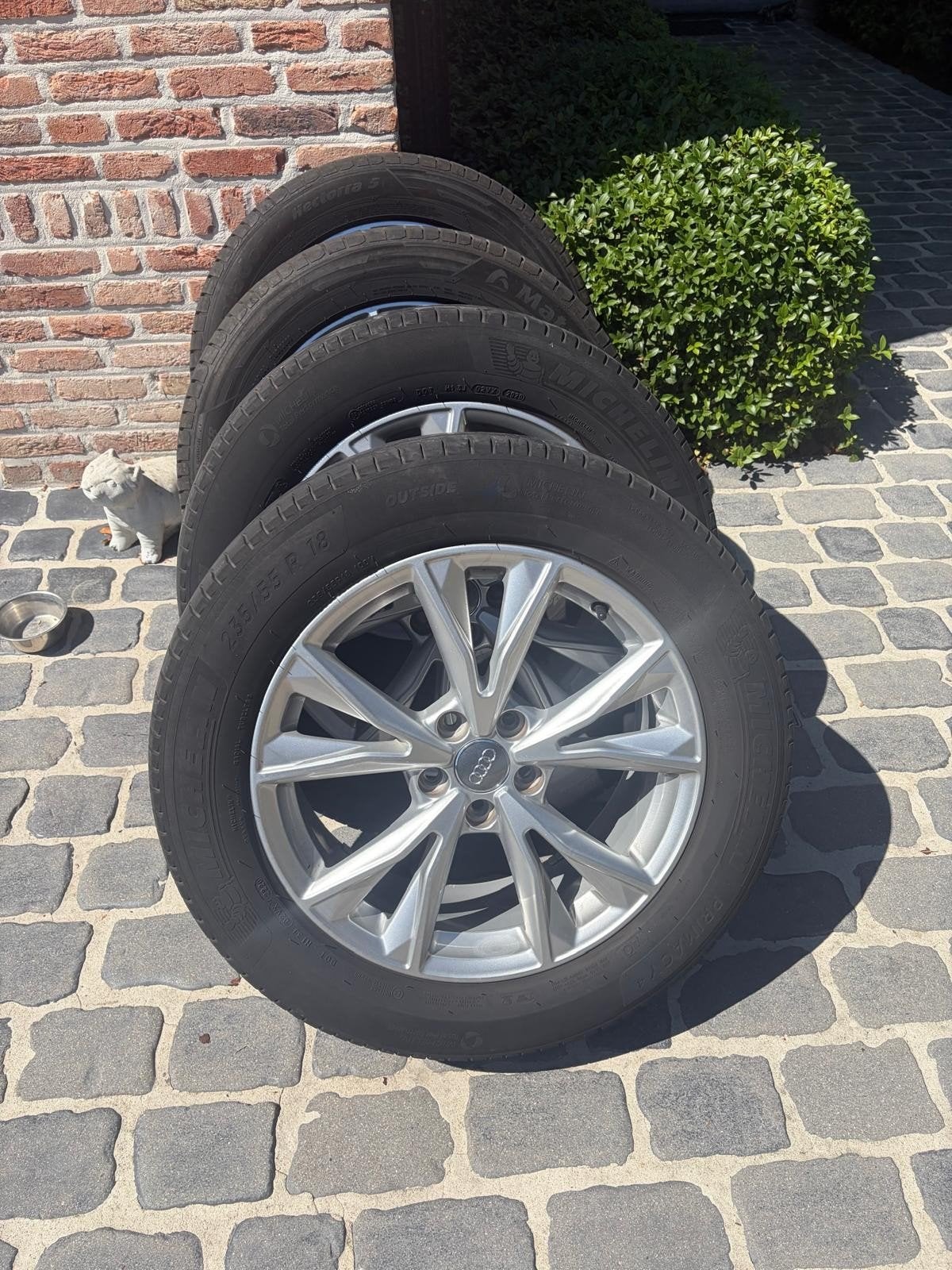 4 jantes avec pneus Audi, Enlèvement, Pneu(s)