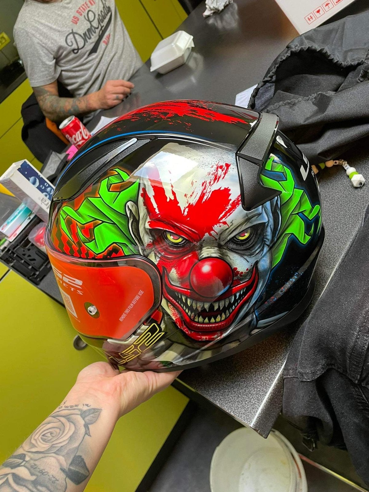 LS2 helm glow in the dark, Motoren, Ophalen