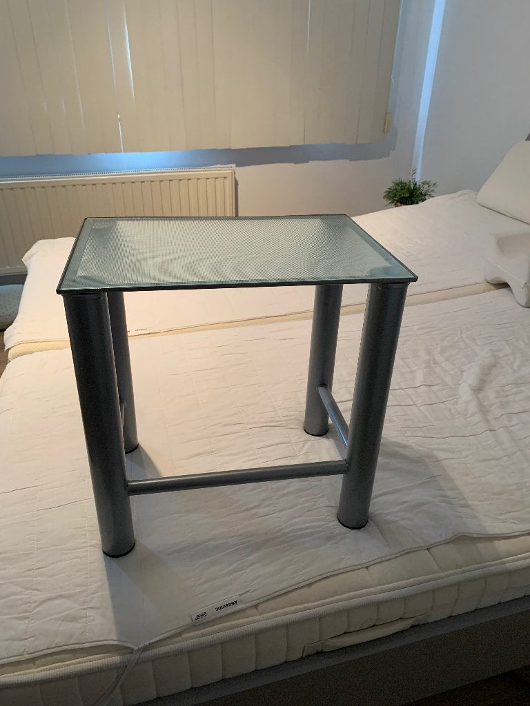 Nachttafel 2 stuks, Huis en Inrichting, Ophalen, Zo goed als nieuw, Metaal of Aluminium