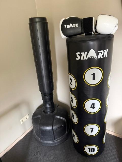 Bokspaal Shark +  bokshandschoenen, Ophalen, Zo goed als nieuw, Bokszak