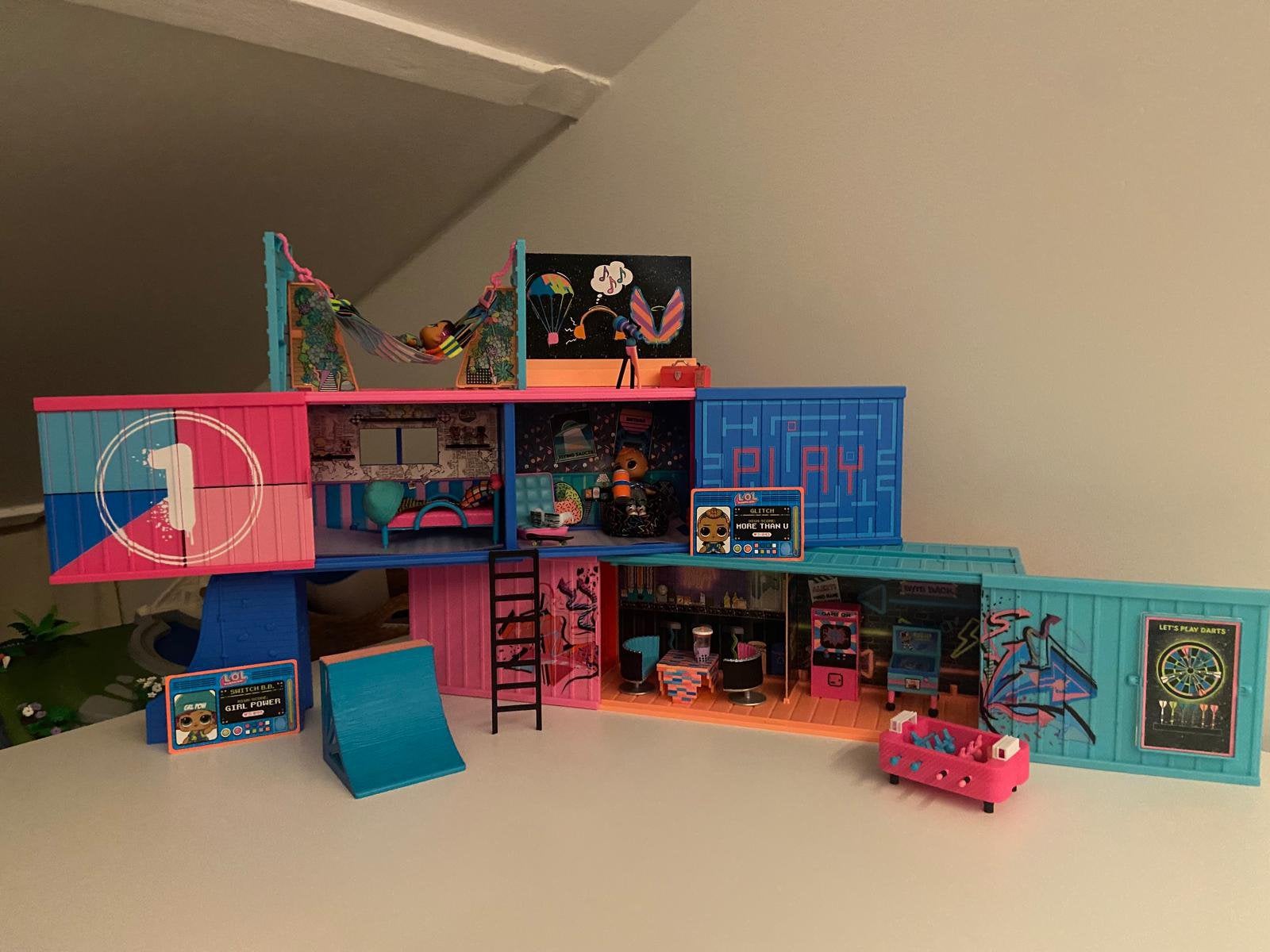 L.O.L surprise huis + vliegtuig + popjes, Ophalen, Zo goed als nieuw