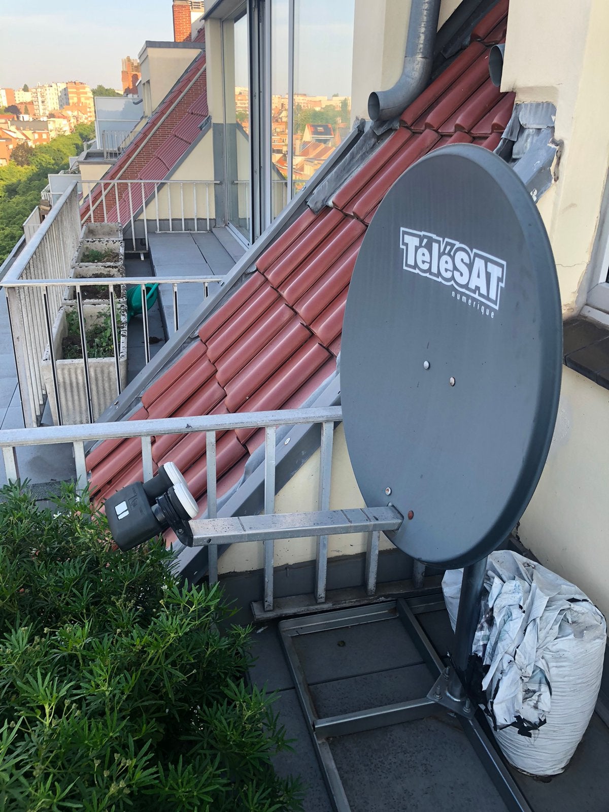 Antenne Telesat avec support, Enlèvement, Utilisé, Antenne (parabolique), Autres marques