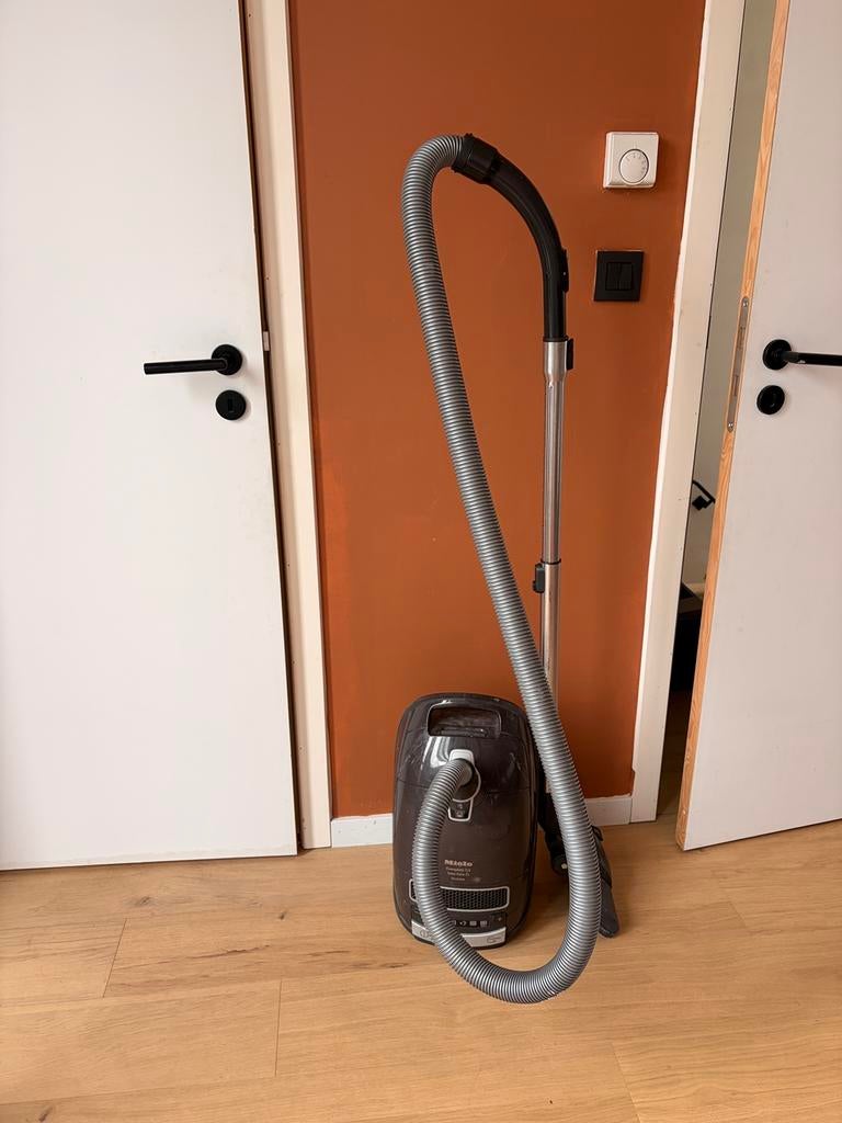 Miele stofzuiger complete C total care EcoLine, Ophalen, Zo goed als nieuw, Steelstofzuiger, Miele