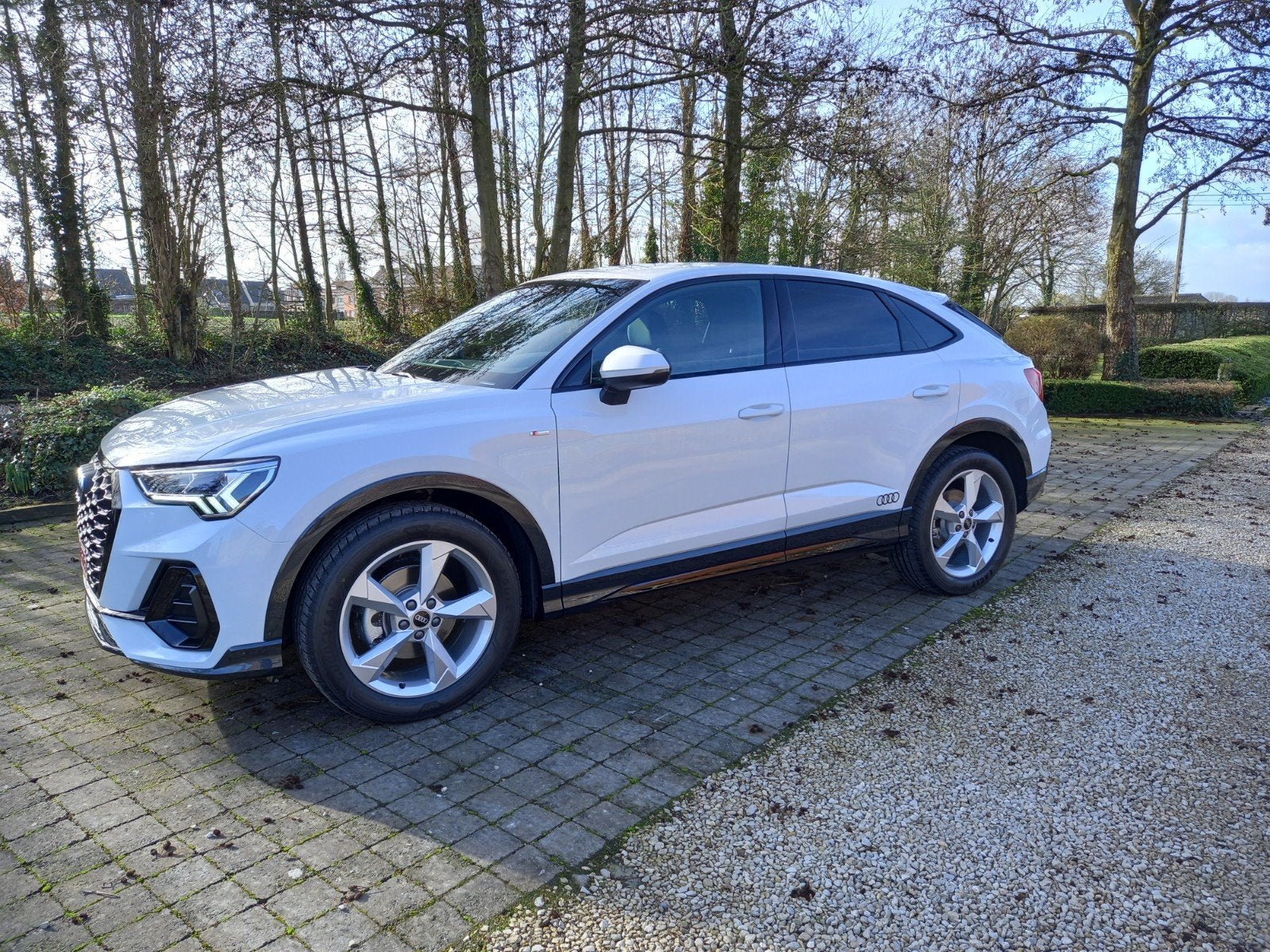 Audi Q3 sportback s line État strictement neuf, Autos, Audi, Cuir, Achat, Noir, 5 portes