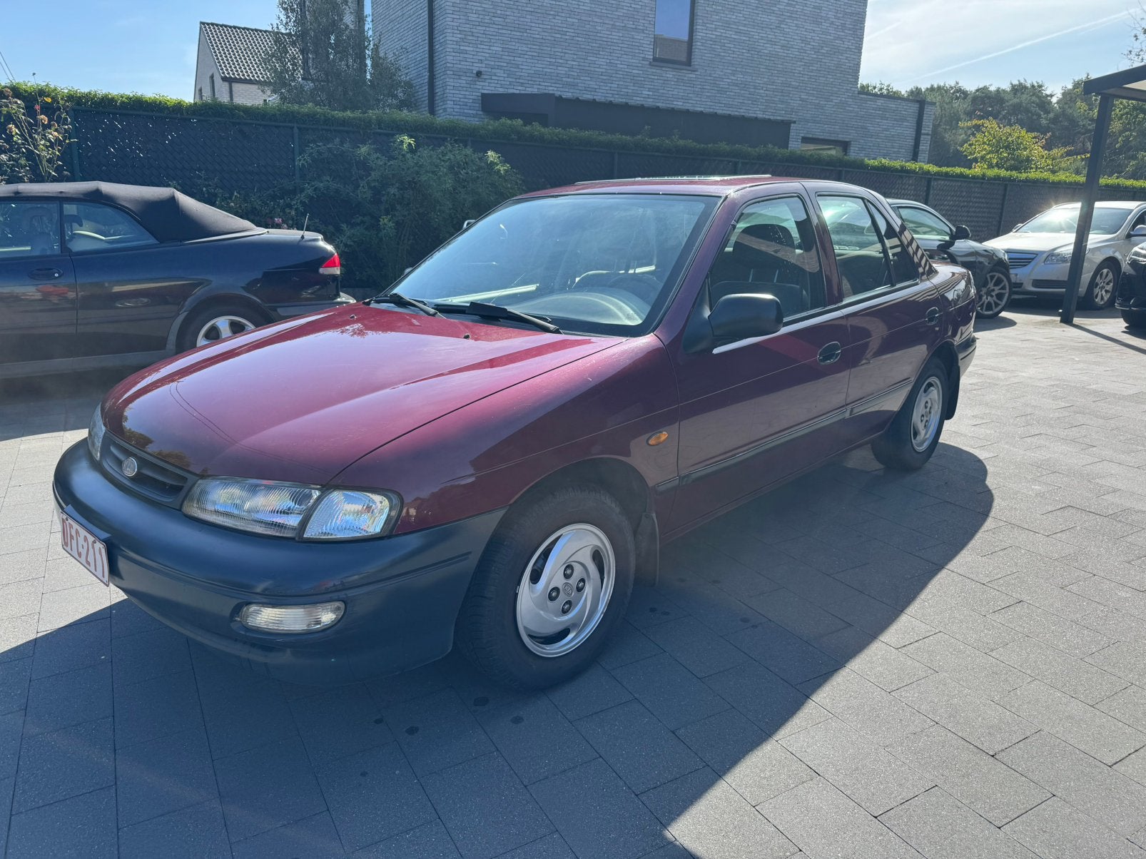 Kia Sephia LX 1.6 benzine km 60.800 bj 1996 mooie auto, Autos, Kia, Rouge, Achat, 4 portes, Entreprise